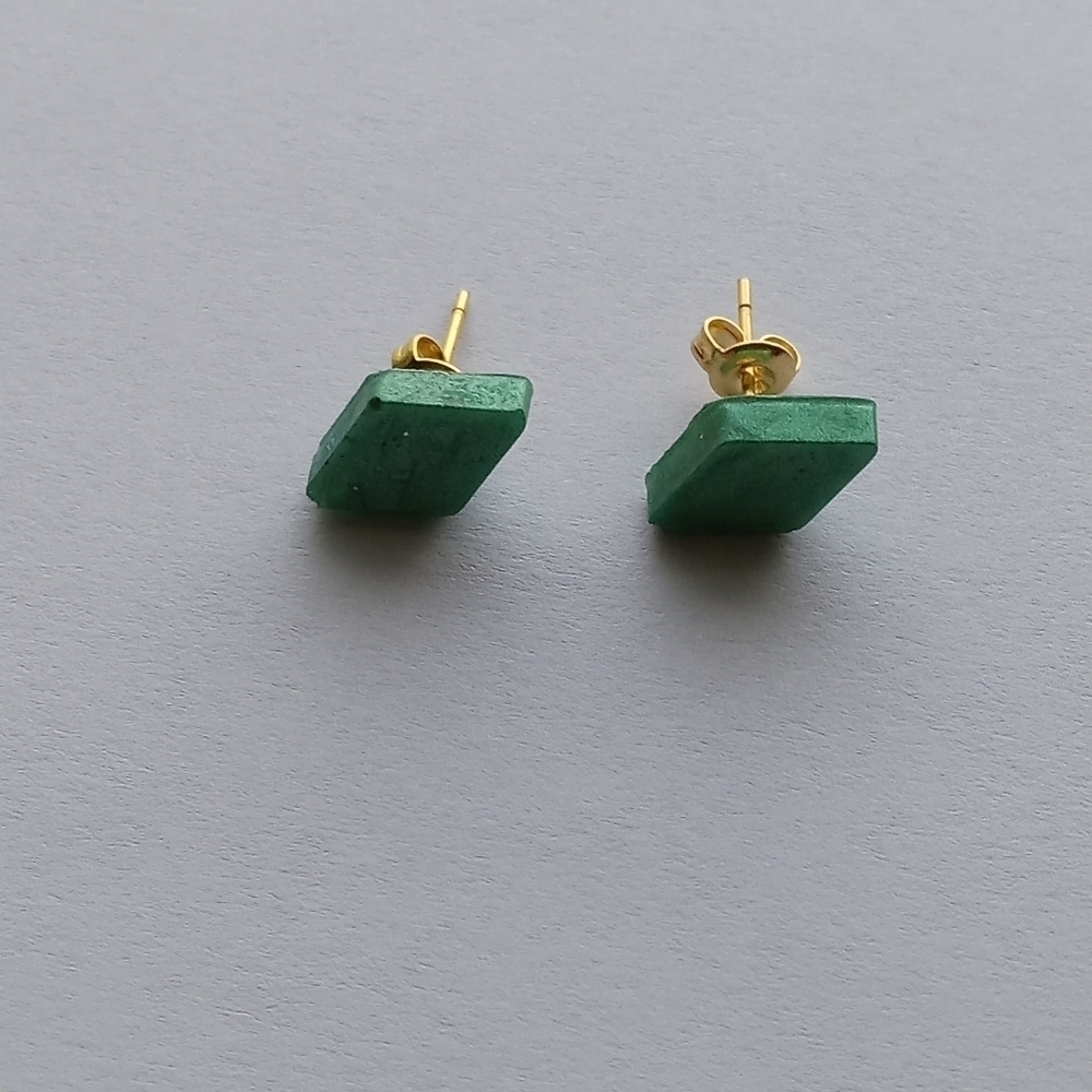 5/$25 CLEARANCE -Green resin diamond stud earrings - Picture 1 of 3